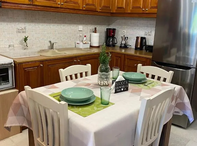 On The Road House 公寓 Apérathos