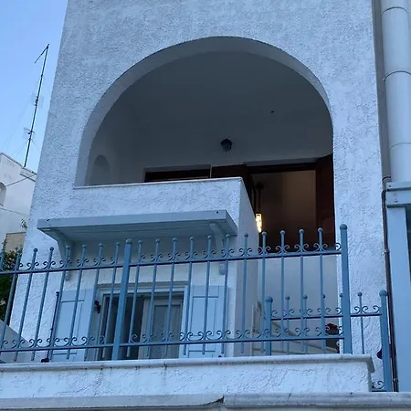 On The Road House Aperathos