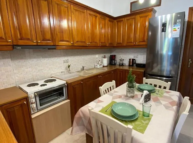 On The Road House Apérathos